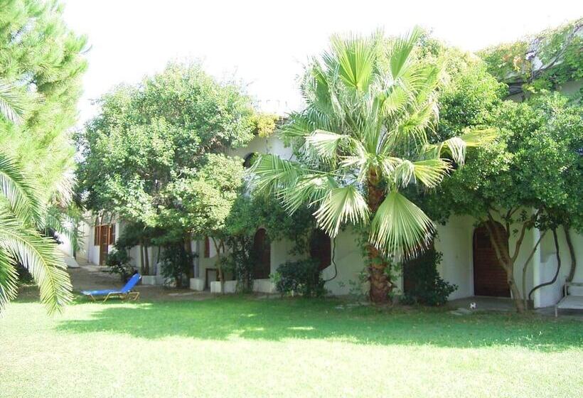 פנסיון Damnoni Paradise