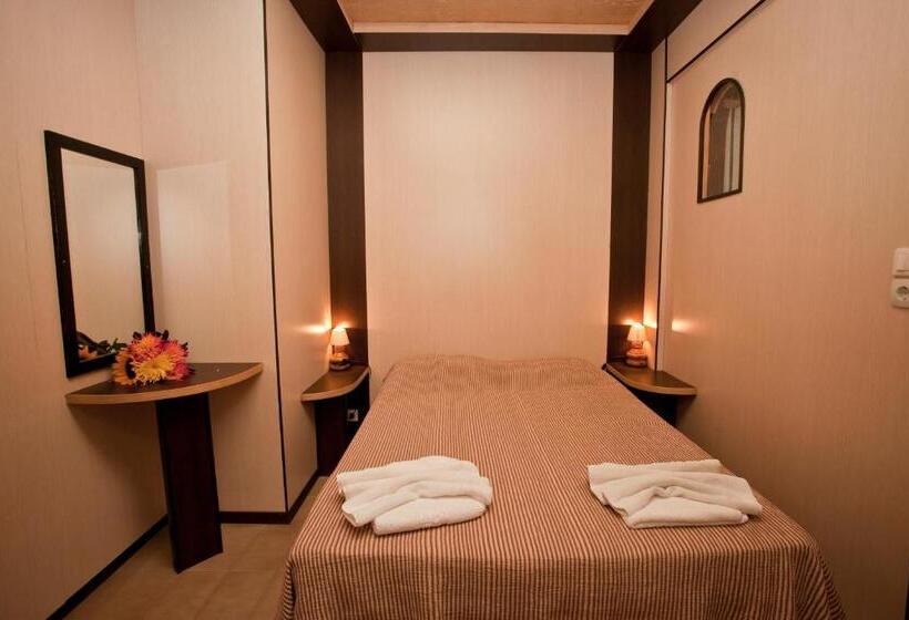 פנסיון Damnoni Paradise