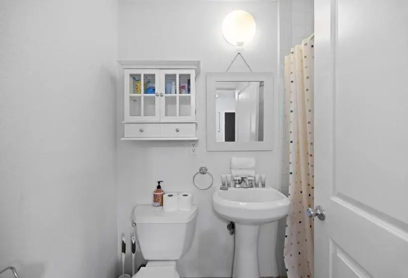 پانسیون Cozy Backhouse Stay – Sleeps 2 Beverly Hills Adj