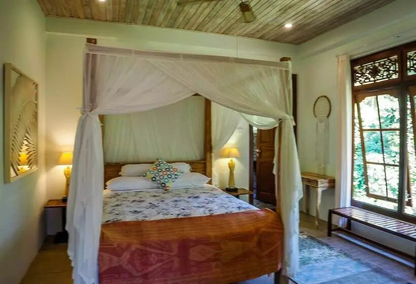 Devi's Place Tejakula