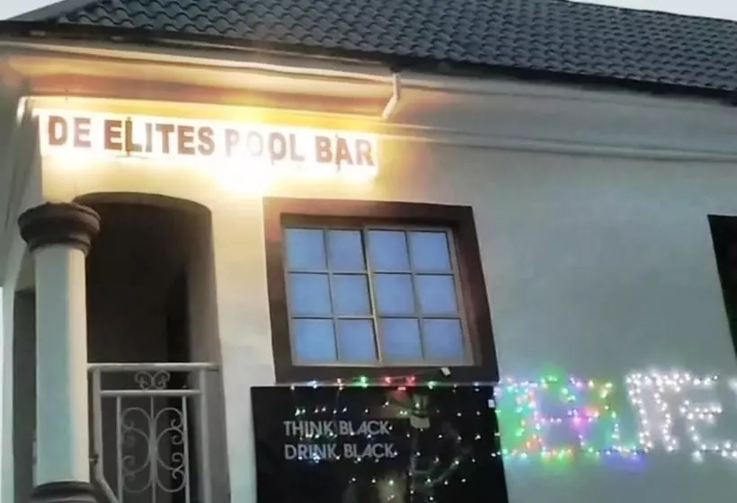 هتل De'elites Pool Bar & Inn