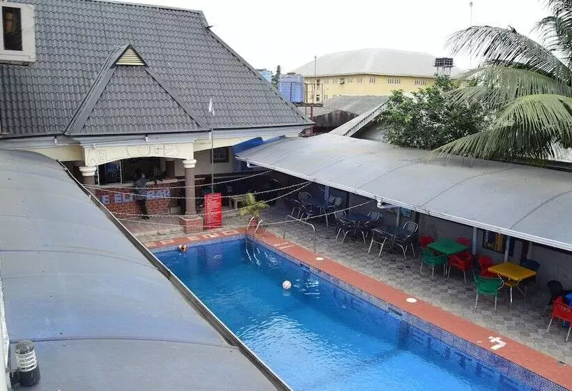 هتل De'elites Pool Bar & Inn