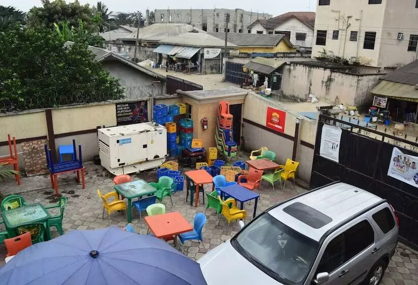 هتل De'elites Pool Bar & Inn