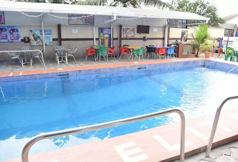 هتل De'elites Pool Bar & Inn