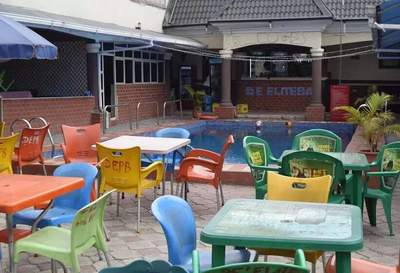 هتل De'elites Pool Bar & Inn
