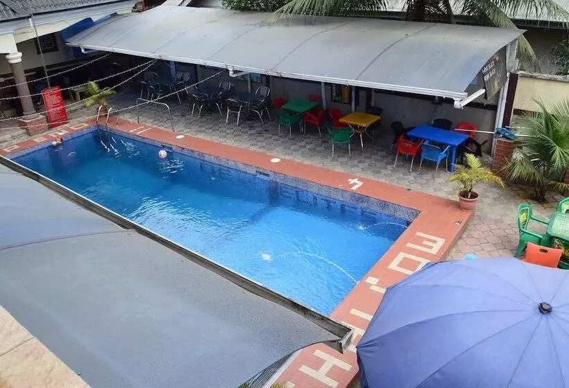 هتل De'elites Pool Bar & Inn