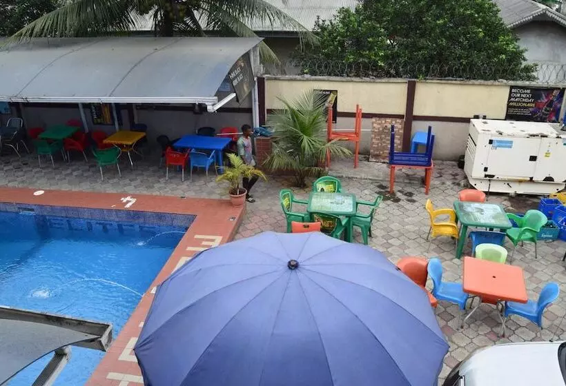 هتل De'elites Pool Bar & Inn