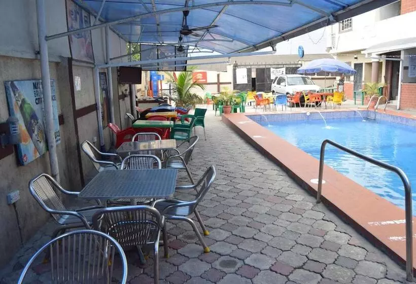 هتل De'elites Pool Bar & Inn
