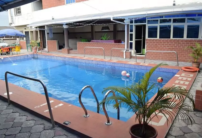 هتل De'elites Pool Bar & Inn