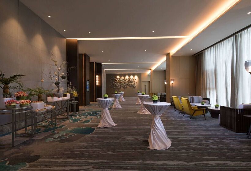 Hotel Doubletree By Hilton Qingdao Oriental Movie Metropolis