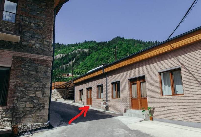 Отель Old Borjomi