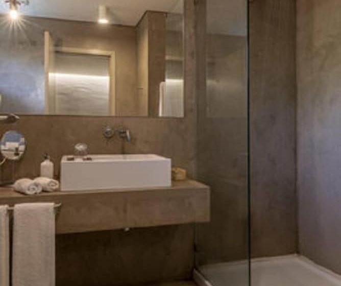 Kirimizi   Hotel & Restaurante