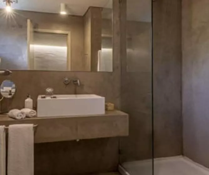 Kirimizi   Hotel & Restaurante