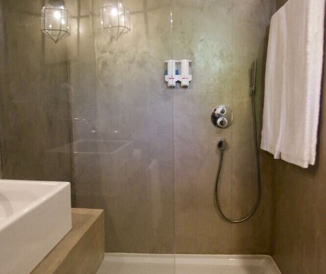 Kirimizi   Hotel & Restaurante