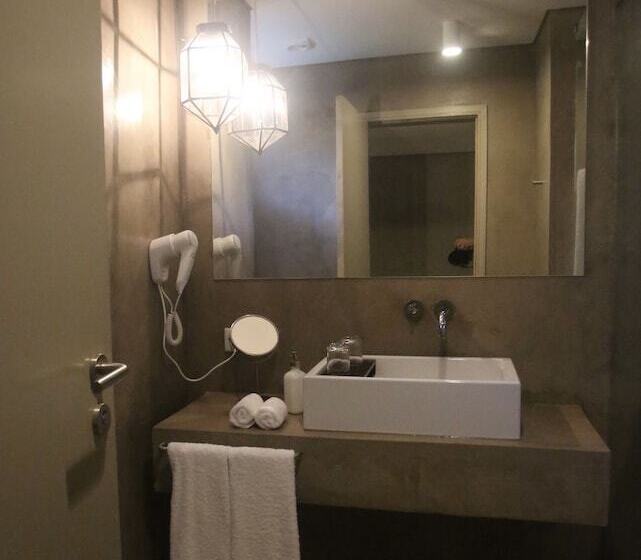 Kirimizi   Hotel & Restaurante