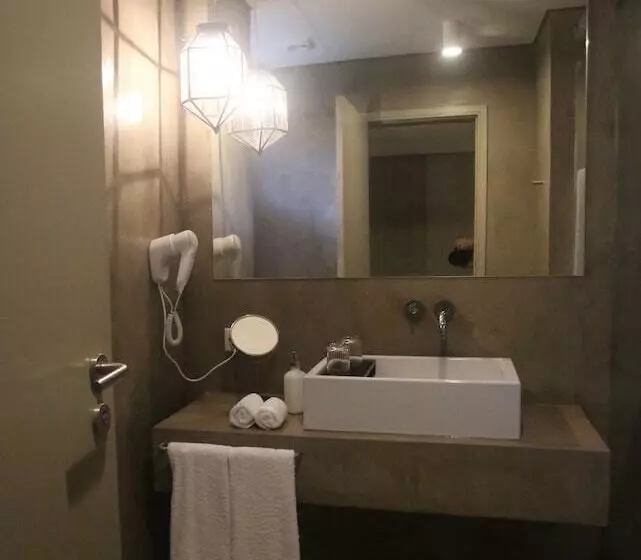 Kirimizi   Hotel & Restaurante