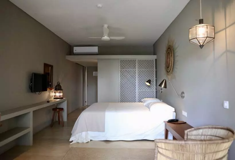 Kirimizi   Hotel & Restaurante