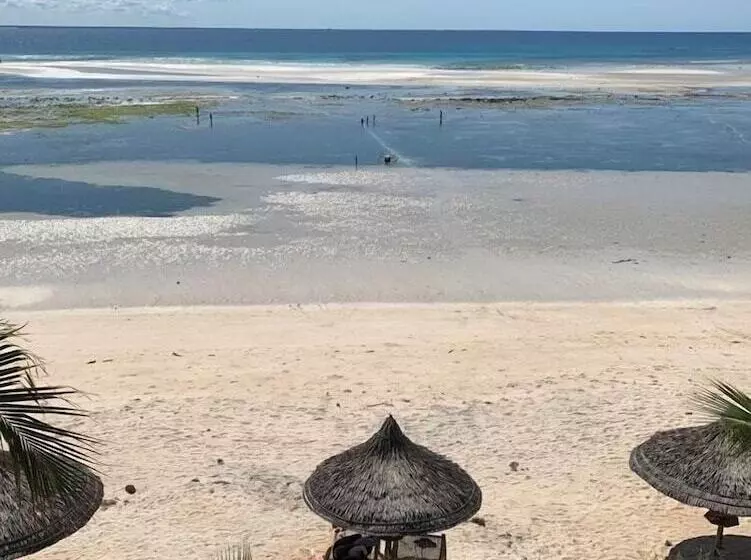 Kirimizi   Hotel & Restaurante