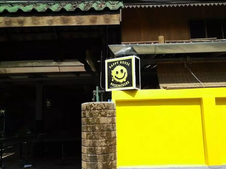 Happy House Backpacker   Hostel