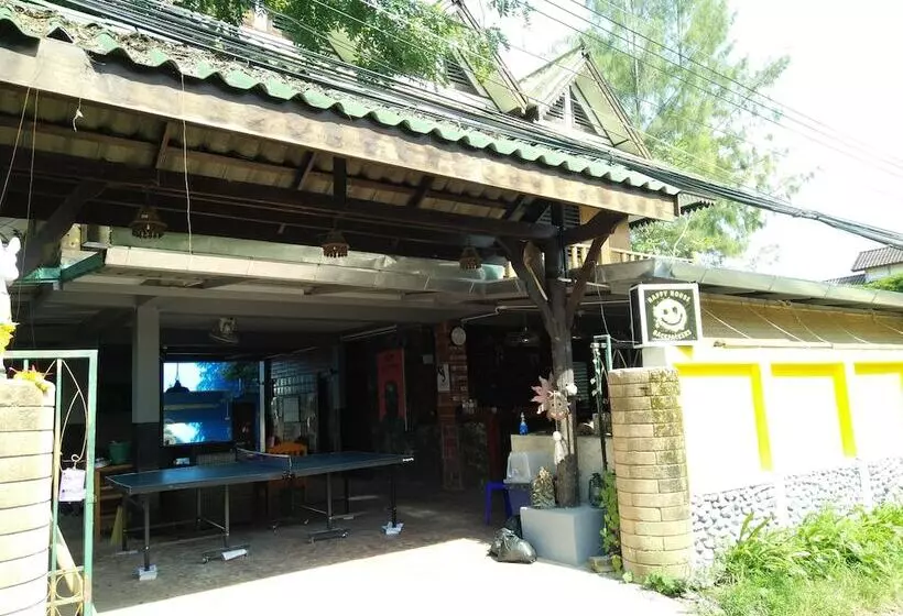 Happy House Backpacker   Hostel