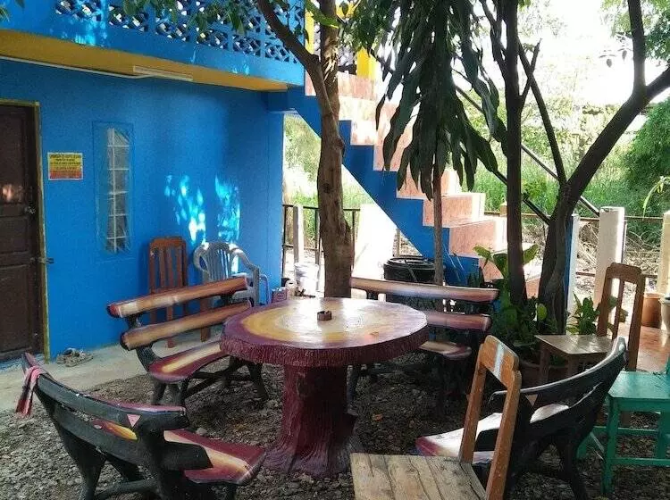 Happy House Backpacker   Hostel