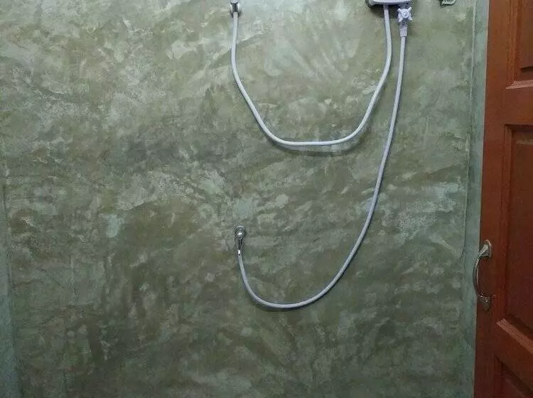 Happy House Backpacker   Hostel