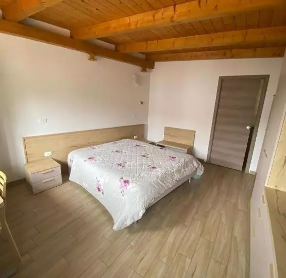 ホテル Alloggio Agrituristico Ronchi Di Fornalis