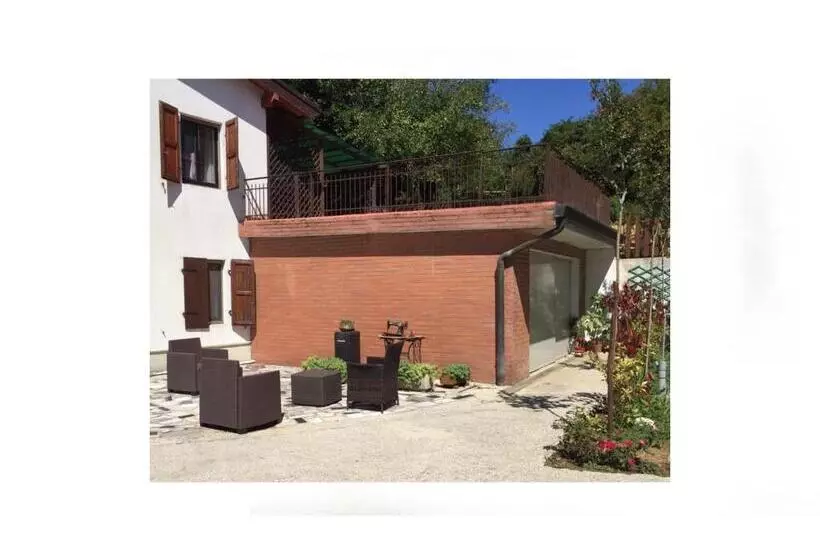 ホテル Alloggio Agrituristico Ronchi Di Fornalis