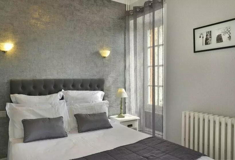 ホテル Auberge Savoie‑villars
