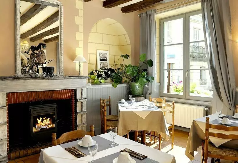 ホテル Auberge Savoie‑villars