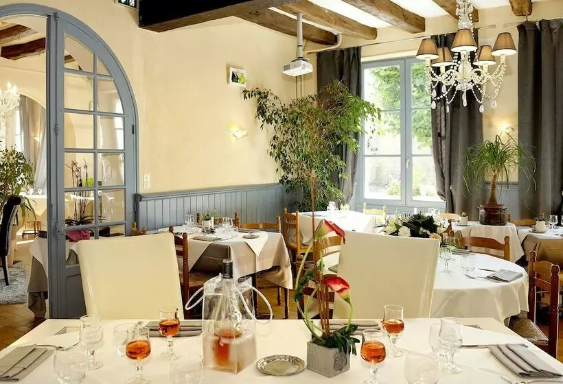 ホテル Auberge Savoie‑villars