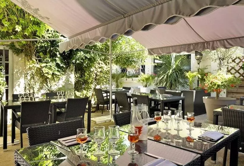 ホテル Auberge Savoie‑villars