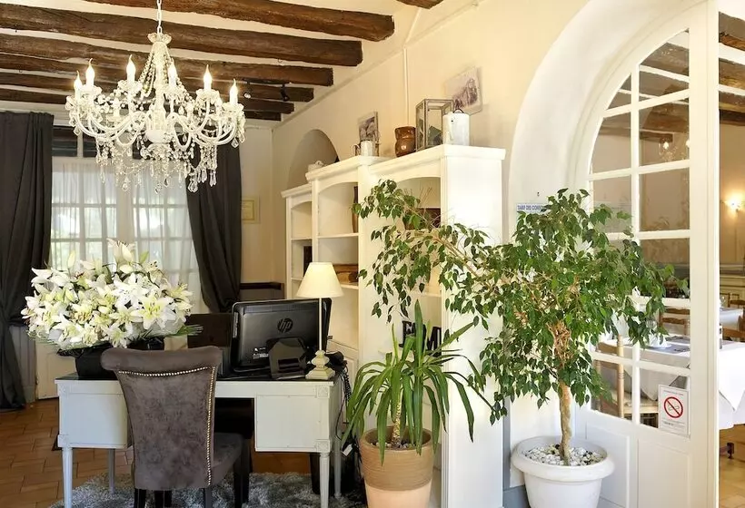 ホテル Auberge Savoie‑villars