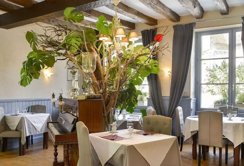 ホテル Auberge Savoie‑villars