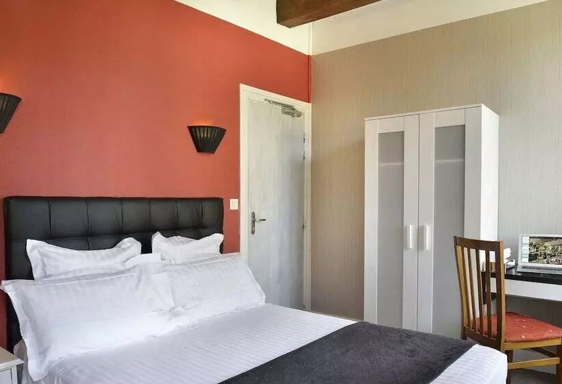 ホテル Auberge Savoie‑villars