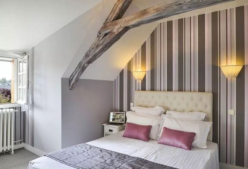 ホテル Auberge Savoie‑villars