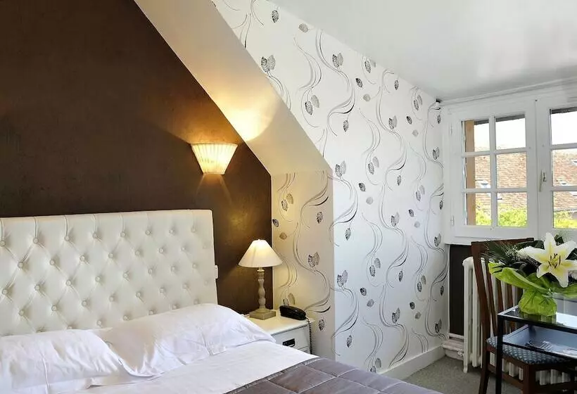 ホテル Auberge Savoie‑villars