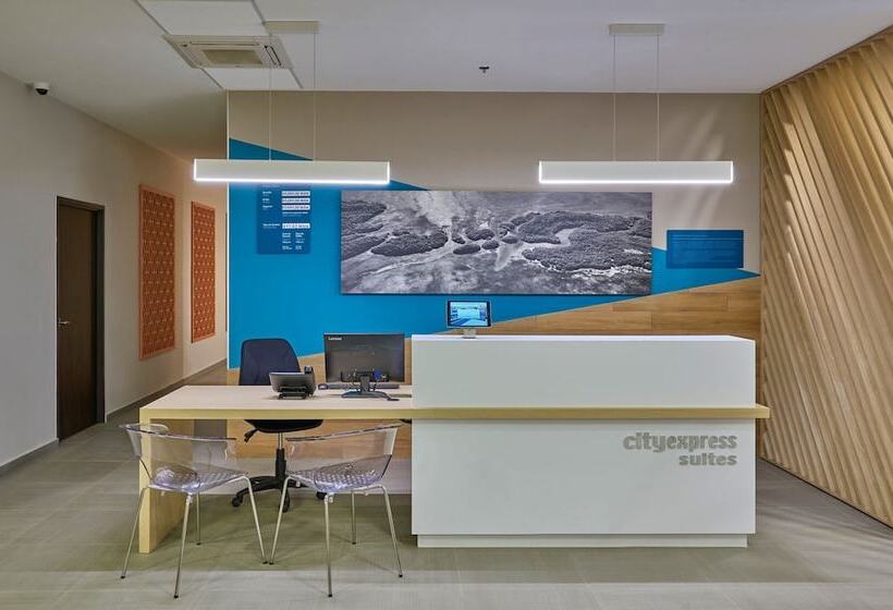 호텔 City Express Suites By Marriott Cancún Aeropuerto