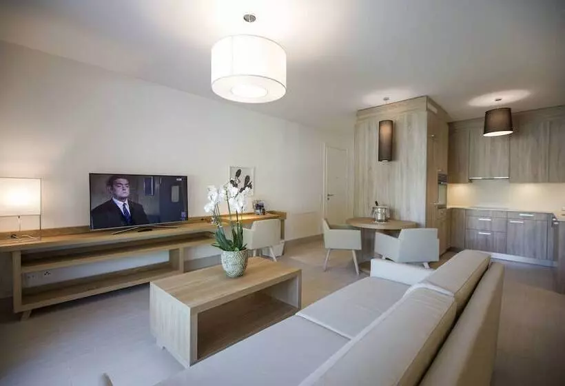 هتل Delta Resort Apartments