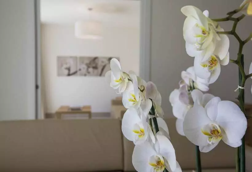 هتل Delta Resort Apartments