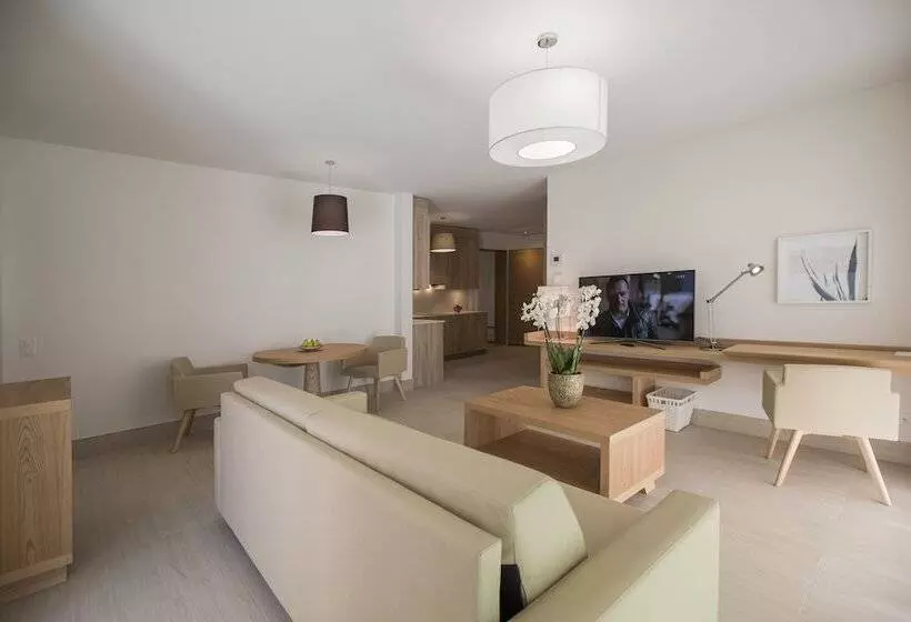 هتل Delta Resort Apartments