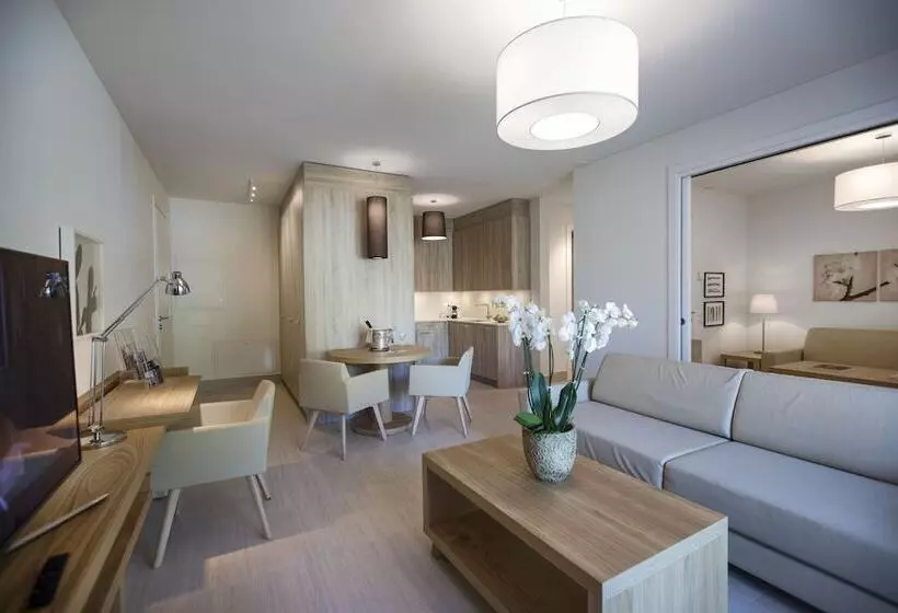 هتل Delta Resort Apartments