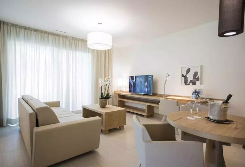 هتل Delta Resort Apartments