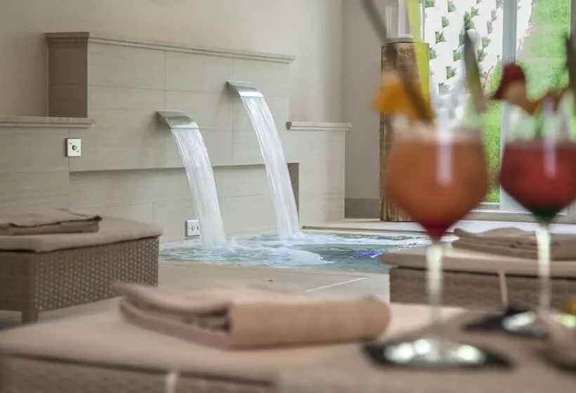 هتل Delta Resort Apartments
