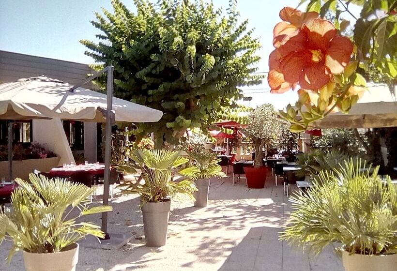 فندق Logis Hôtel & Restaurant Le Pardaillan