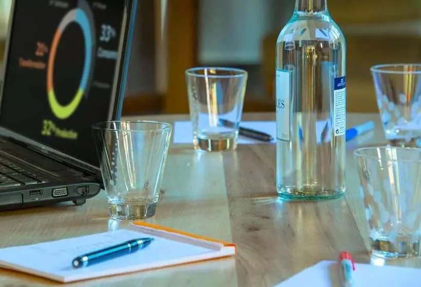 Hotelli Logis Hôtel & Restaurant Le Pardaillan