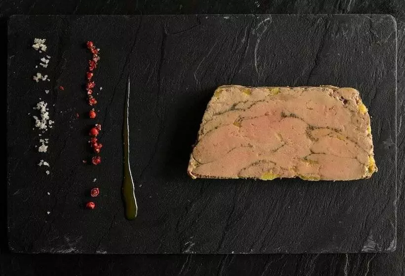 Hotelli Logis Hôtel & Restaurant Le Pardaillan