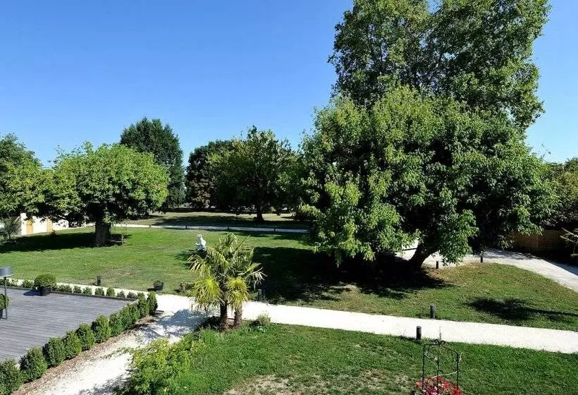 Hotelli Logis  Hôtel Spa Restaurant L Epicurial