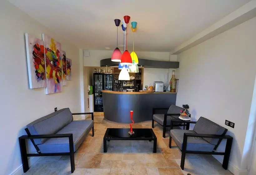 Hotelli Logis  Hôtel Spa Restaurant L Epicurial