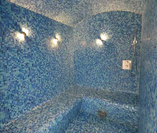 Hotelli Logis  Hôtel Spa Restaurant L Epicurial